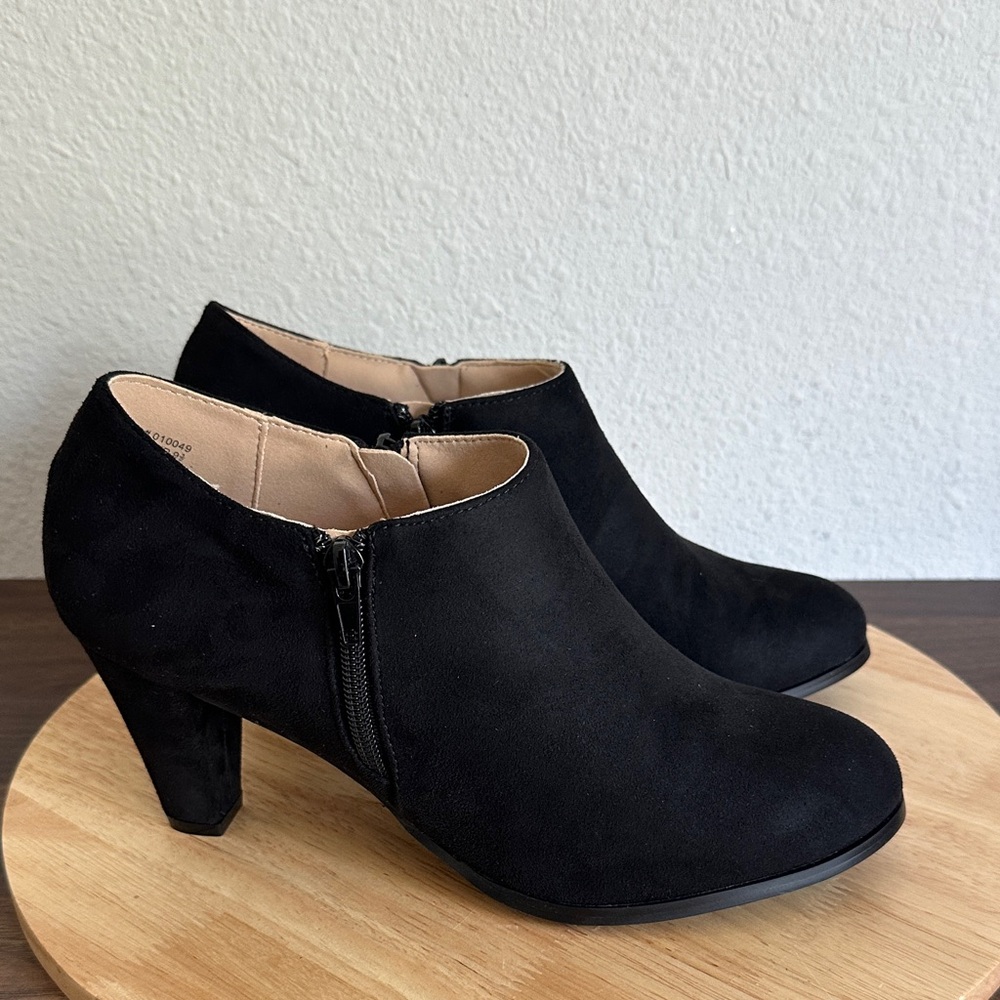 Journee Collection Womens Sanzi Kitten Heel Booties